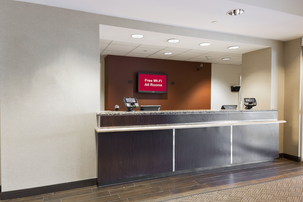 Red Roof Inn PLUS+ Long Island - Garden City — Hotel building in Westbury, New York State