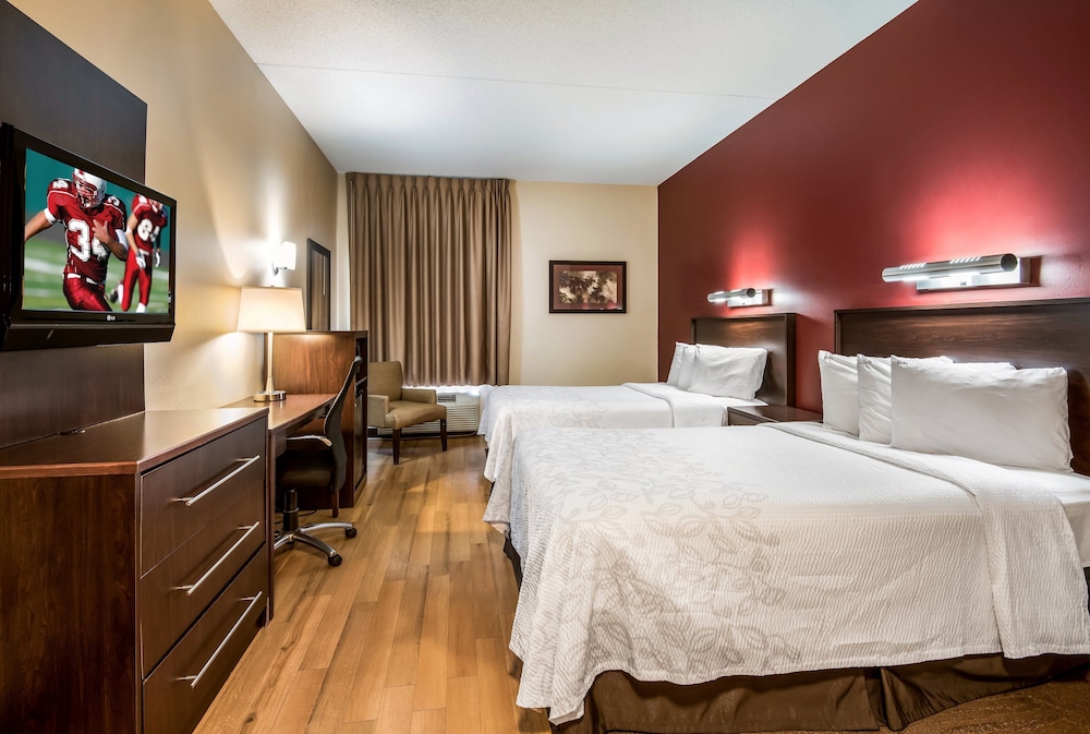 Red Roof Inn PLUS+ Long Island - Garden City — Hotel rooms in Westbury, New York State
