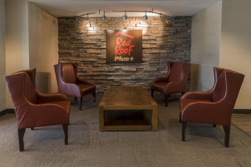 Red Roof Inn PLUS+ Long Island - Garden City — Hotel building in Westbury, New York State