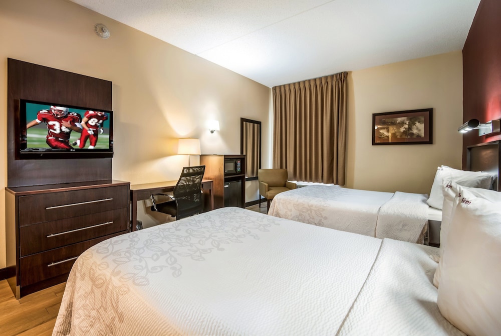 Red Roof Inn PLUS+ Long Island - Garden City — Hotel rooms in Westbury, New York State