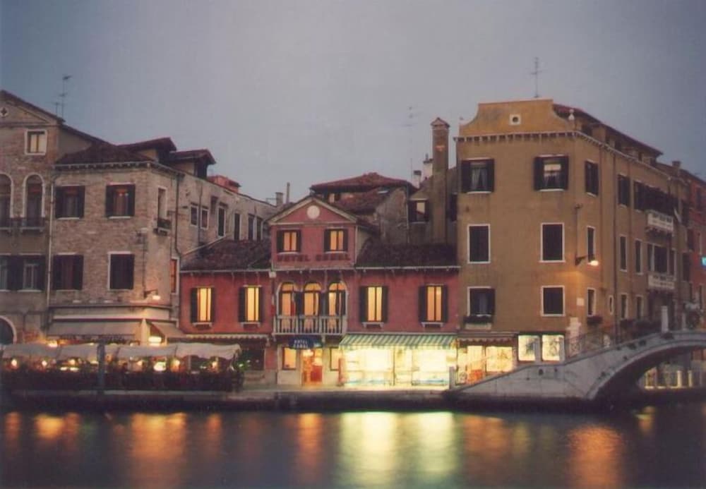Hotel Canal — Hotel building in Venice, Veneto