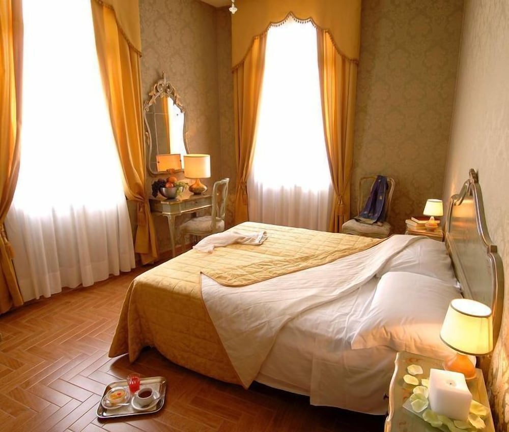 Hotel Canal — Hotel rooms in Venice, Veneto