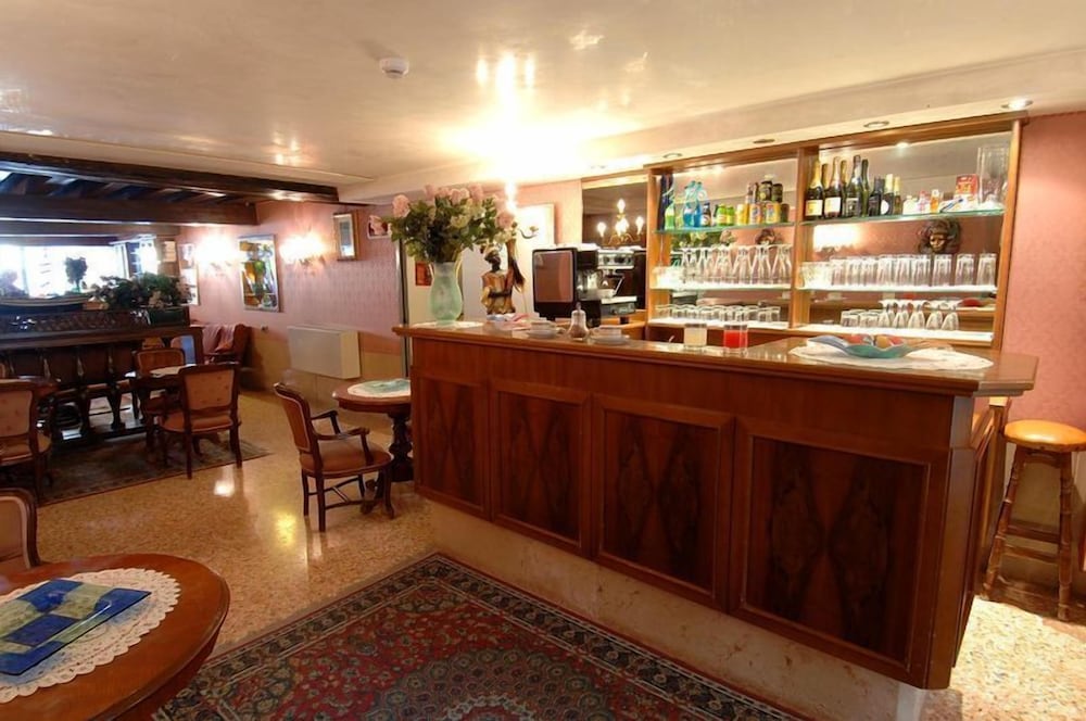 Hotel Canal — Restaurant & bars in Venice, Veneto