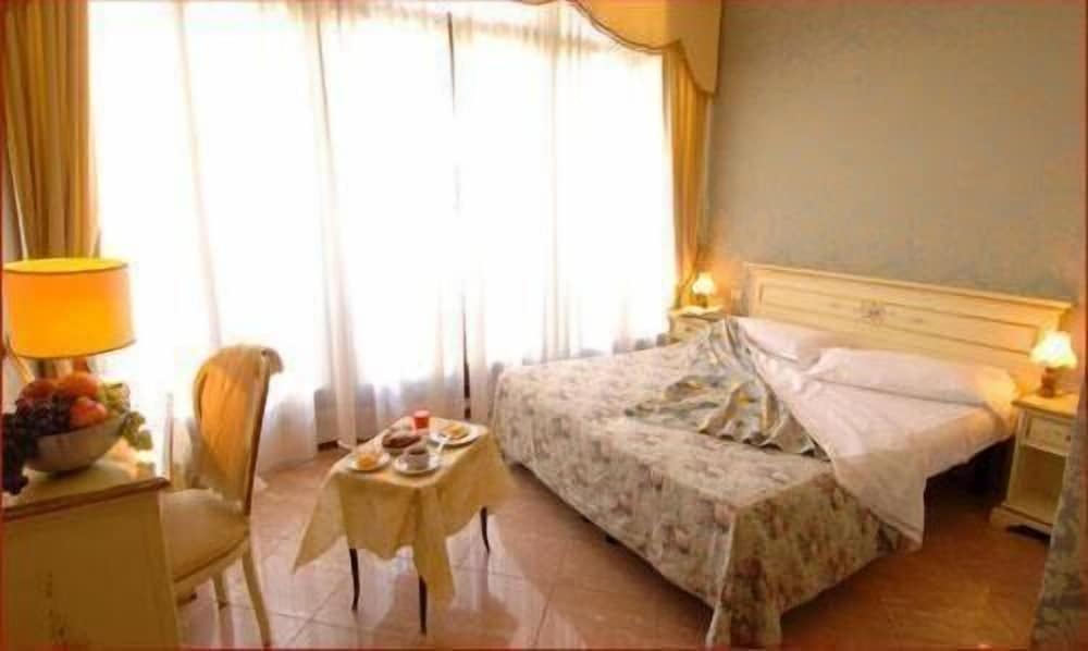 Hotel Canal — Hotel rooms in Venice, Veneto