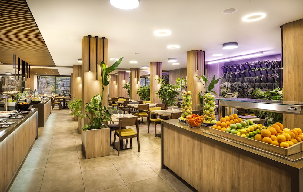 Maistra Select Island Hotel Istra — Restaurant & bars in Rovinj, Istria