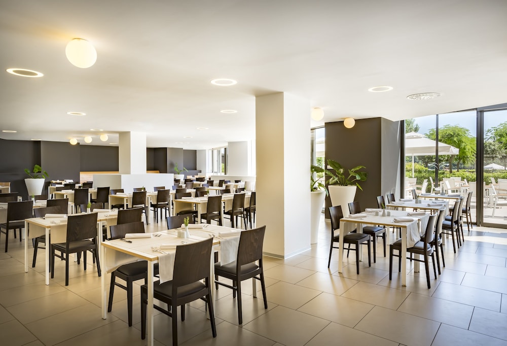 Maistra Select Island Hotel Istra — Restaurant & bars in Rovinj, Istria