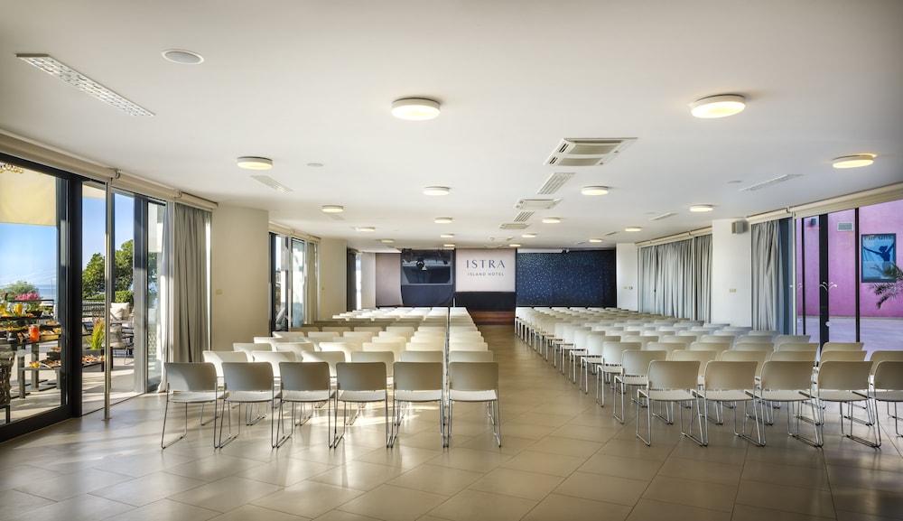 Maistra Select Island Hotel Istra — Hotel building in Rovinj, Istria