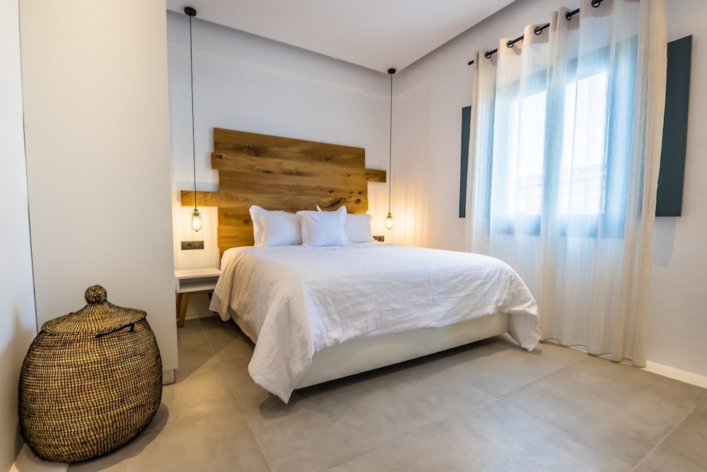 Portes Mykonos Suites & Villas — Hotel rooms in Glastros, South Aegean