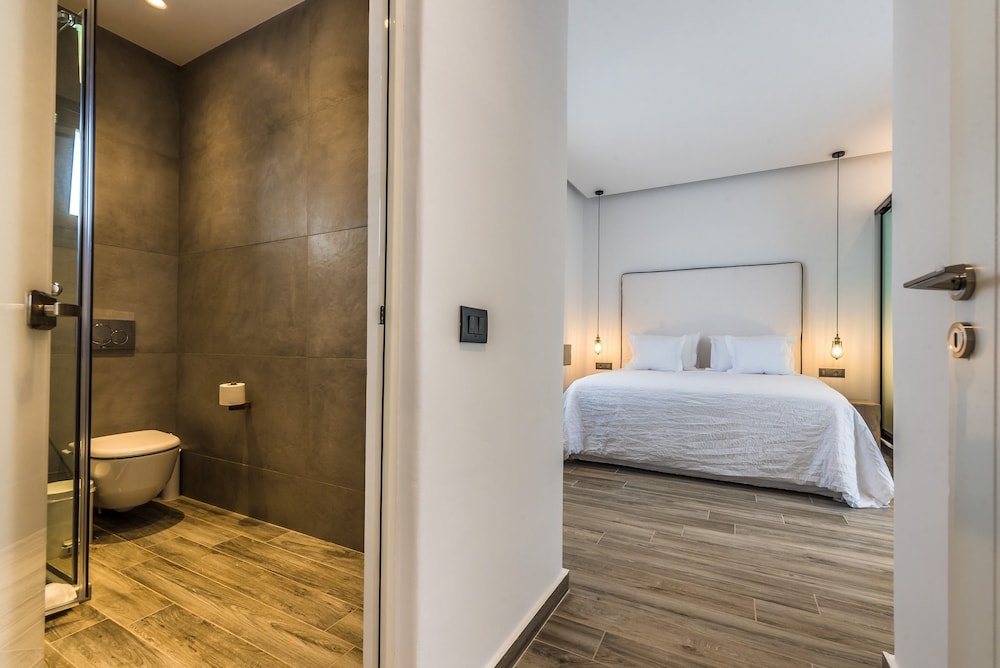 Portes Mykonos Suites & Villas — Hotel rooms in Glastros, South Aegean