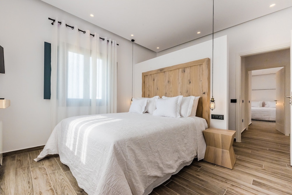 Portes Mykonos Suites & Villas — Hotel rooms in Glastros, South Aegean