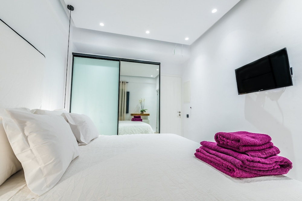 Portes Mykonos Suites & Villas — Hotel rooms in Glastros, South Aegean