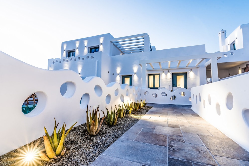 Portes Mykonos Suites & Villas — Hotel building in Glastros, South Aegean