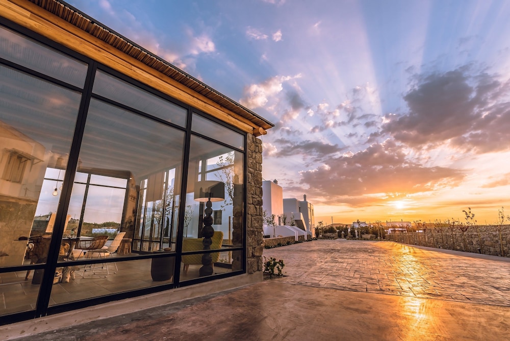 Portes Mykonos Suites & Villas — Hotel building in Glastros, South Aegean