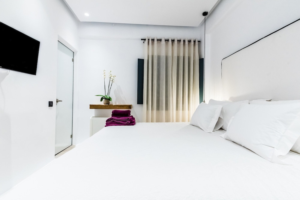 Portes Mykonos Suites & Villas — Hotel rooms in Glastros, South Aegean
