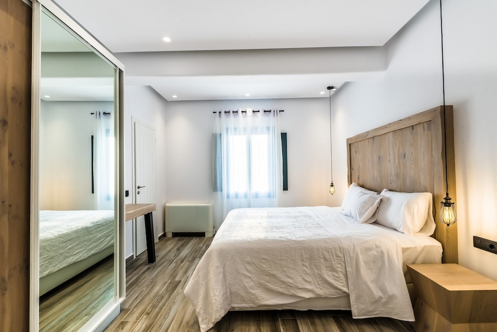 Portes Mykonos Suites & Villas — Hotel rooms in Glastros, South Aegean