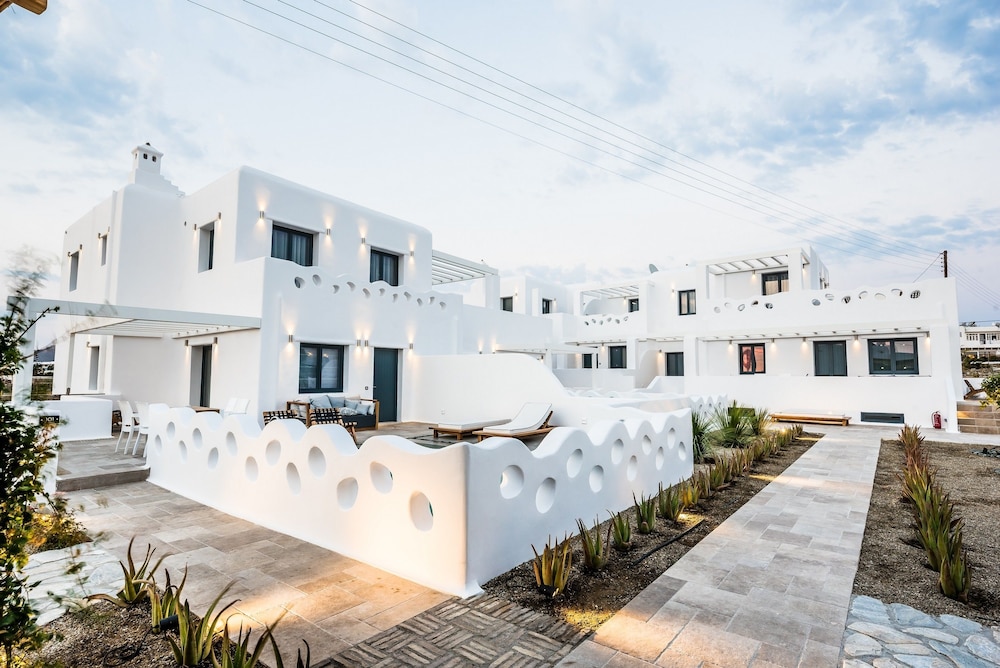 Portes Mykonos Suites & Villas — Hotel building in Glastros, South Aegean