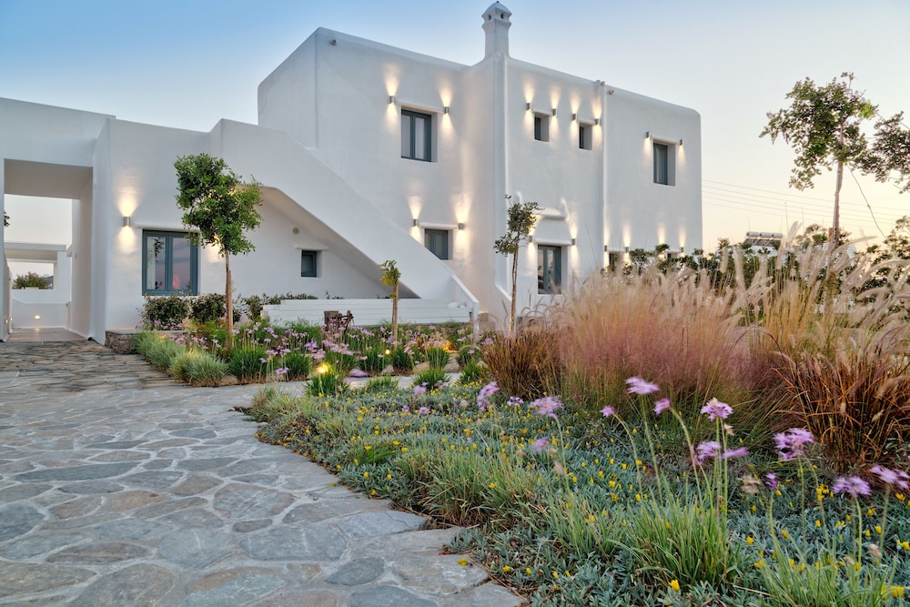 Portes Mykonos Suites & Villas — Hotel building in Glastros, South Aegean