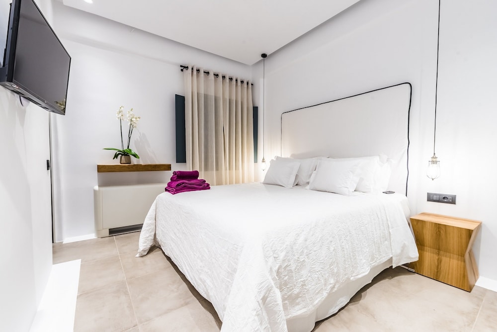 Portes Mykonos Suites & Villas — Hotel rooms in Glastros, South Aegean