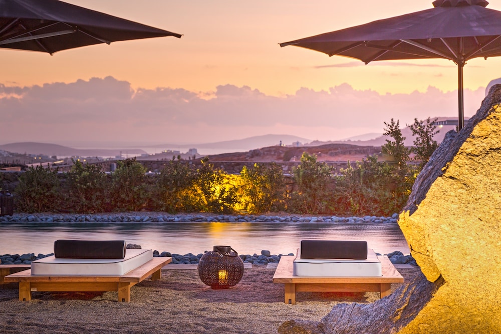 Portes Mykonos Suites & Villas — Swimming pool in Glastros, South Aegean