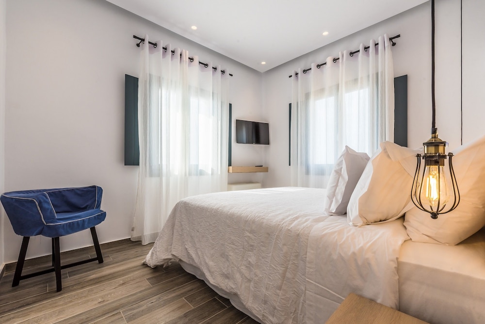 Portes Mykonos Suites & Villas — Hotel rooms in Glastros, South Aegean