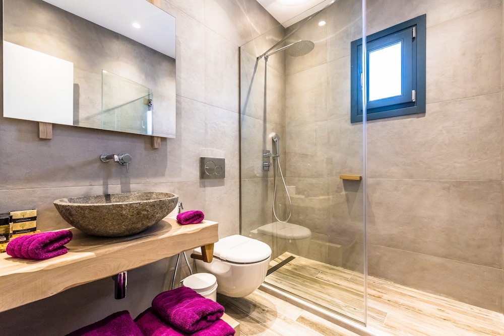 Portes Mykonos Suites & Villas — Hotel rooms in Glastros, South Aegean