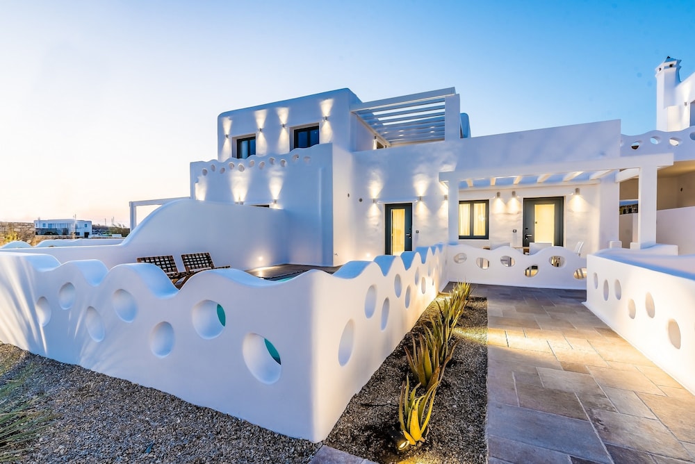 Portes Mykonos Suites & Villas — Hotel building in Glastros, South Aegean