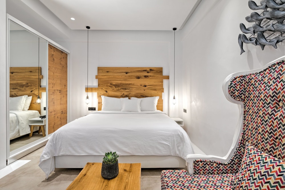 Portes Mykonos Suites & Villas — Hotel rooms in Glastros, South Aegean