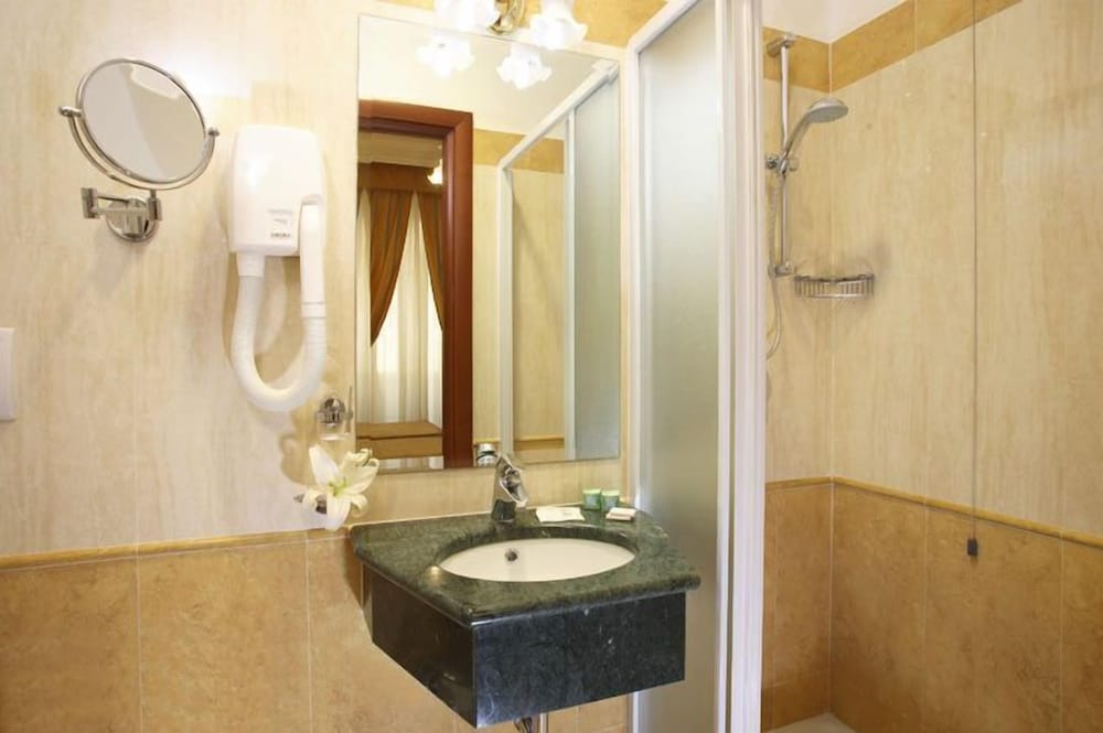 Hotel Contilia — Hotel rooms in Rome, Lazio