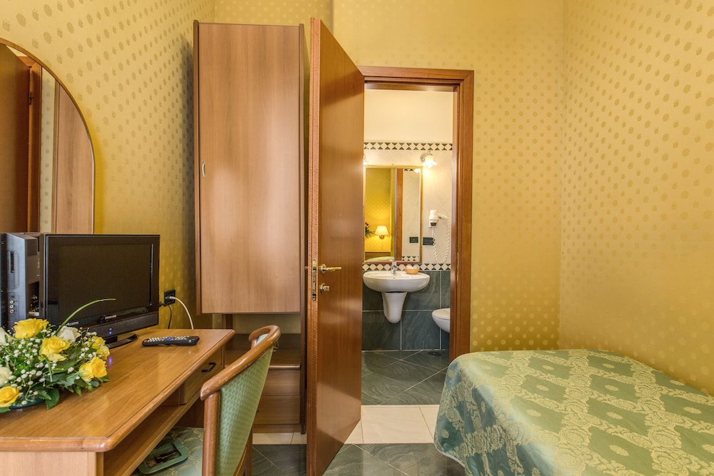 Hotel Contilia — Hotel rooms in Rome, Lazio