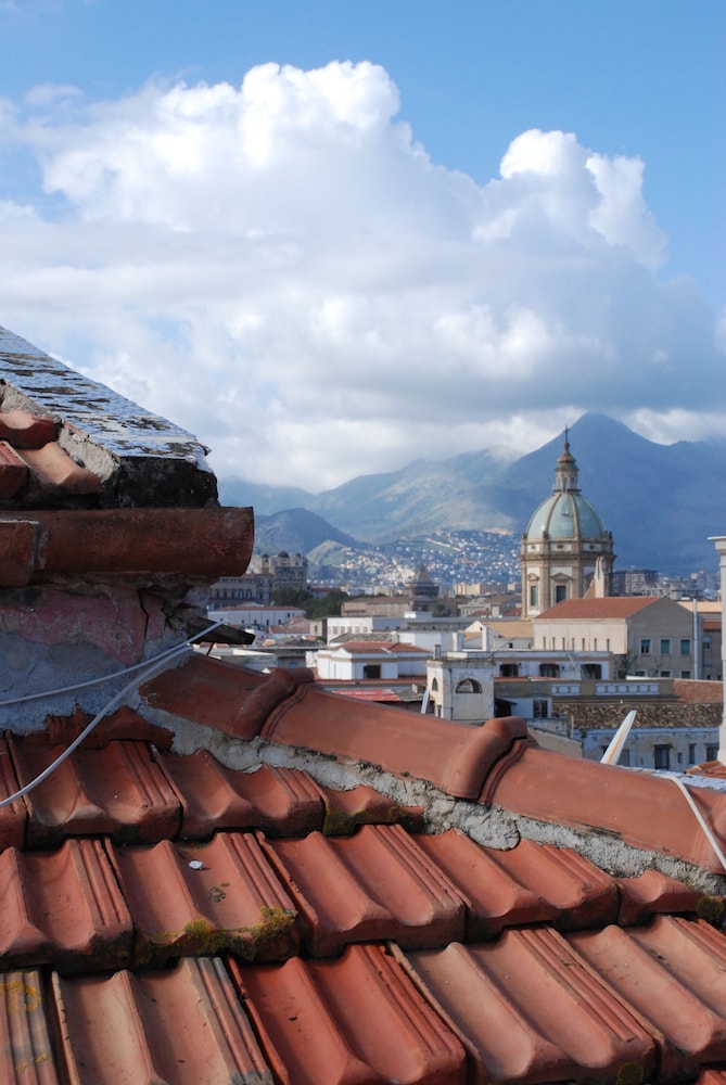 Hotel del Centro — Hotel rooms in Palermo, Sicily