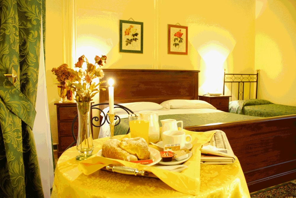 Hotel del Centro — Hotel rooms in Palermo, Sicily