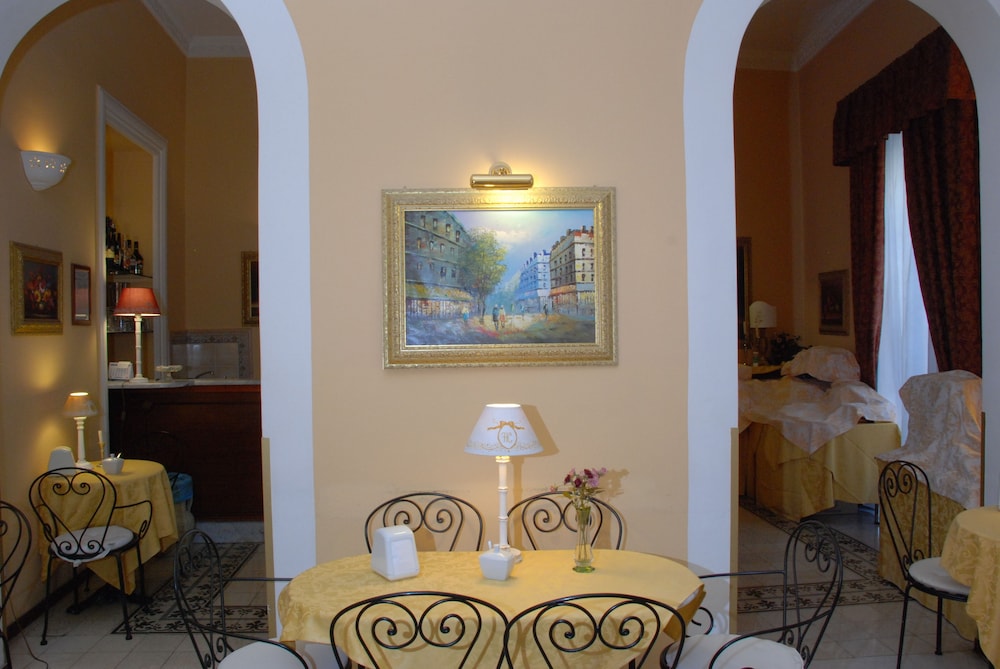 Hotel del Centro — Hotel rooms in Palermo, Sicily