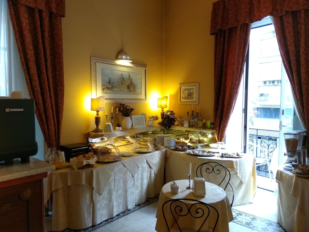 Hotel del Centro — Hotel rooms in Palermo, Sicily