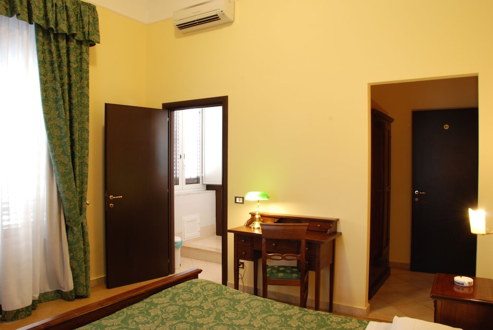 Hotel del Centro — Hotel rooms in Palermo, Sicily