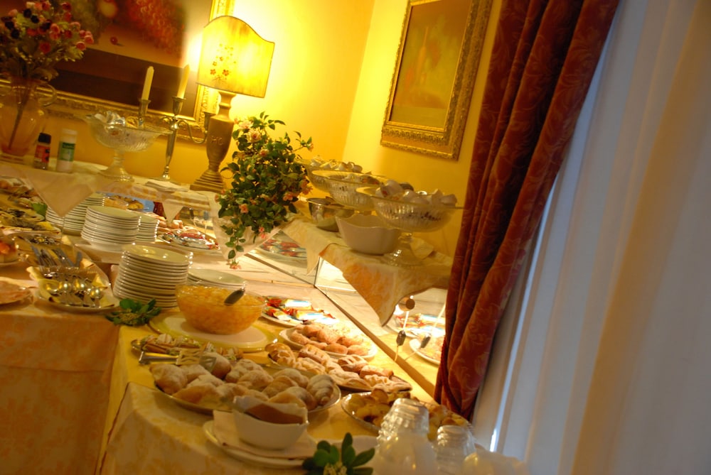 Hotel del Centro — Restaurant & bars in Palermo, Sicily