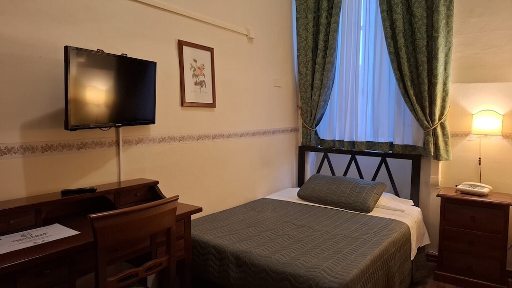 Hotel del Centro — Hotel rooms in Palermo, Sicily