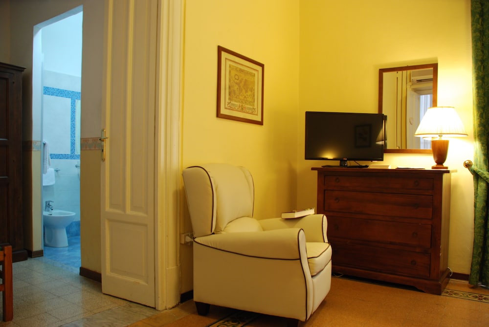 Hotel del Centro — Hotel rooms in Palermo, Sicily