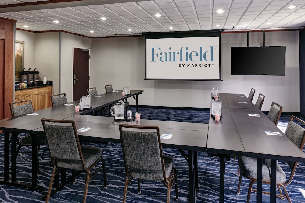 Fairfield Inn & Suites by Marriott Detroit Livonia — Hotel building in Livonia, Michigan