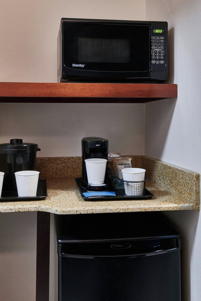 Fairfield Inn & Suites by Marriott Detroit Livonia — Hotel rooms in Livonia, Michigan