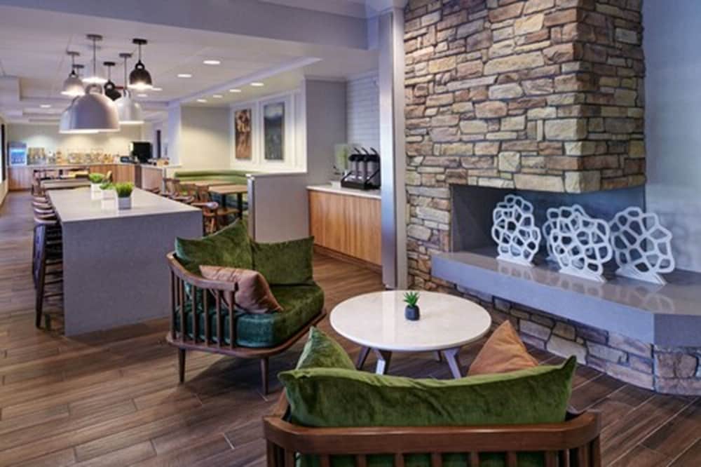Fairfield Inn & Suites by Marriott Detroit Livonia — Restaurant & bars in Livonia, Michigan