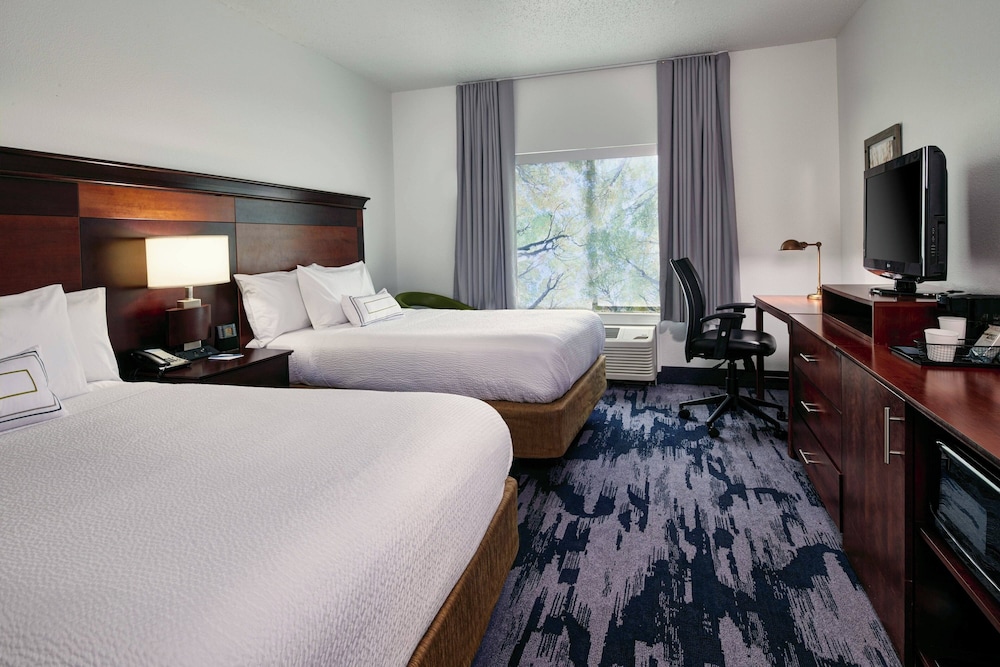 Fairfield Inn & Suites by Marriott Detroit Livonia — Hotel rooms in Livonia, Michigan