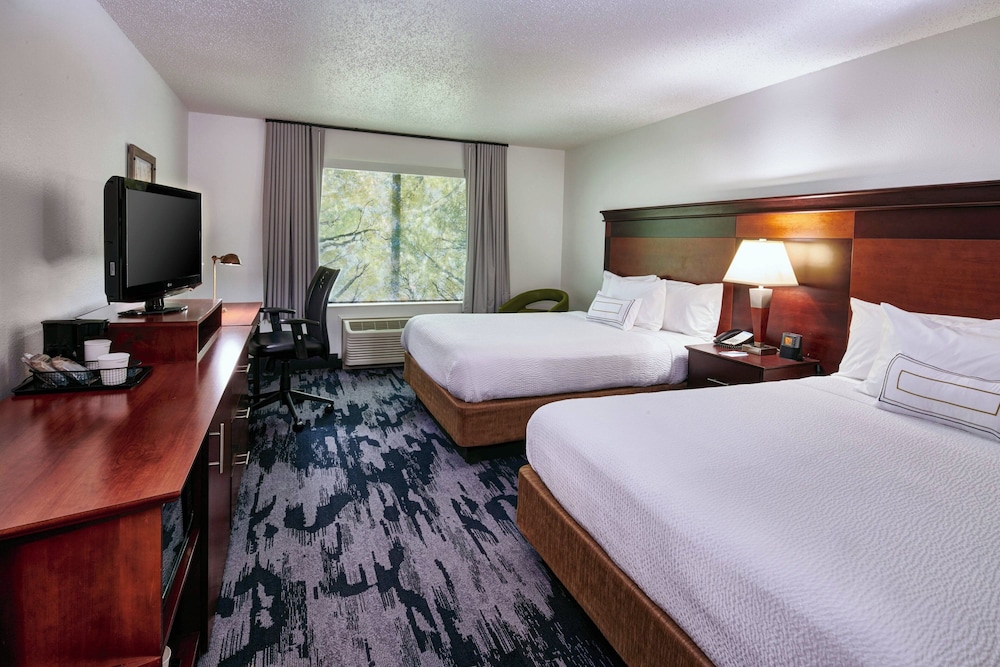Fairfield Inn & Suites by Marriott Detroit Livonia — Hotel rooms in Livonia, Michigan