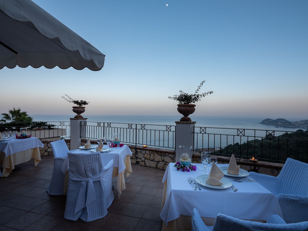 Hotel Olimpo Le Terrazze — Restaurant & bars in Letojanni, Sicily