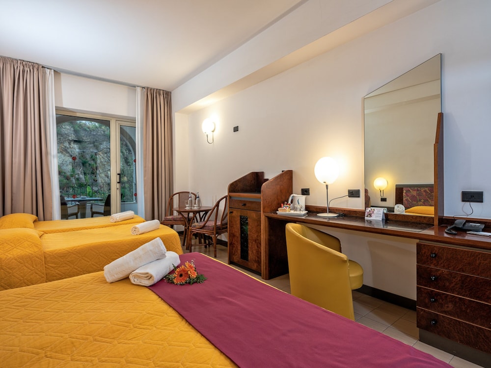 Hotel Olimpo Le Terrazze — Hotel rooms in Letojanni, Sicily