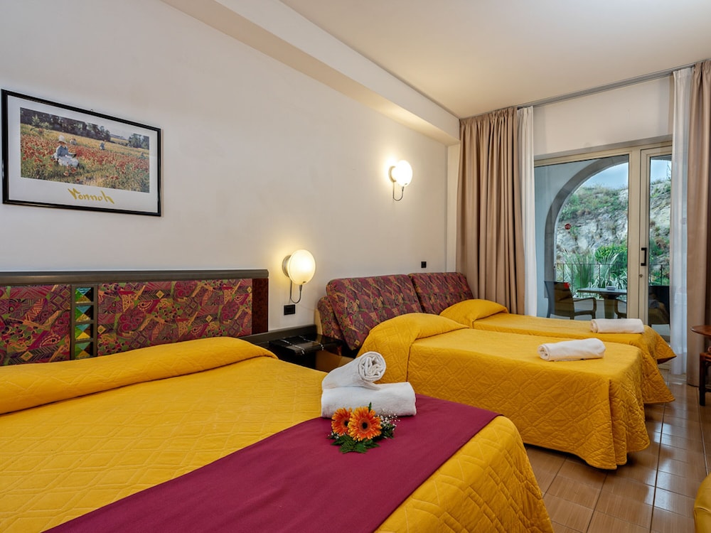 Hotel Olimpo Le Terrazze — Hotel rooms in Letojanni, Sicily
