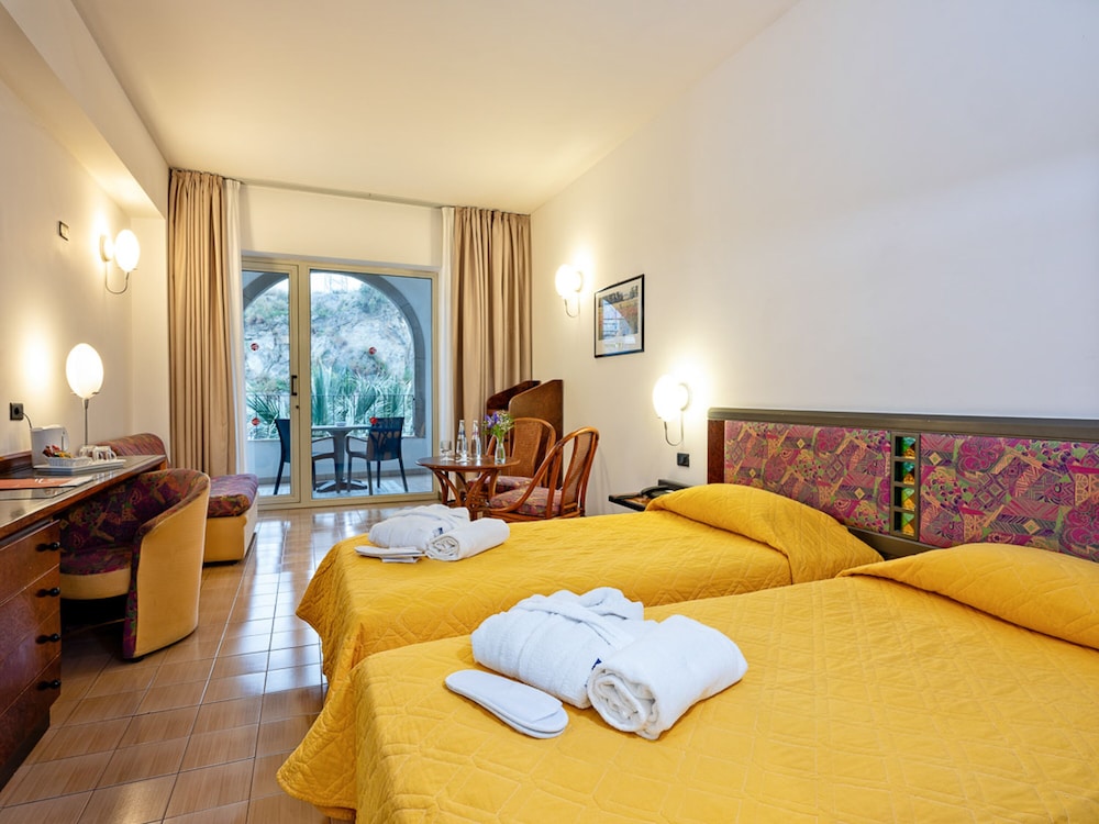 Hotel Olimpo Le Terrazze — Hotel rooms in Letojanni, Sicily