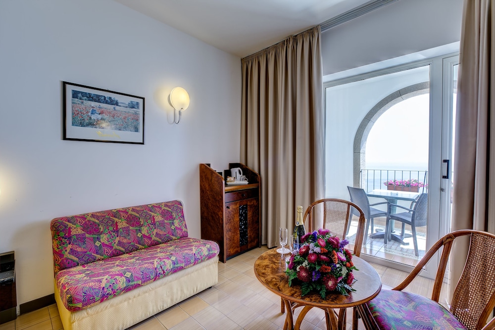 Hotel Olimpo Le Terrazze — Hotel rooms in Letojanni, Sicily