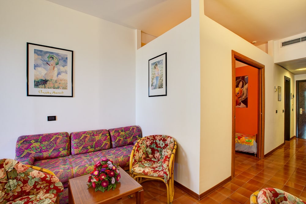 Hotel Olimpo Le Terrazze — Hotel rooms in Letojanni, Sicily