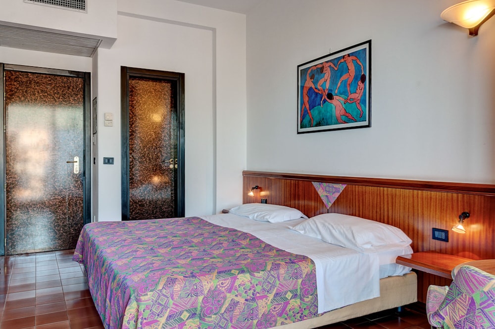 Hotel Olimpo Le Terrazze — Hotel rooms in Letojanni, Sicily