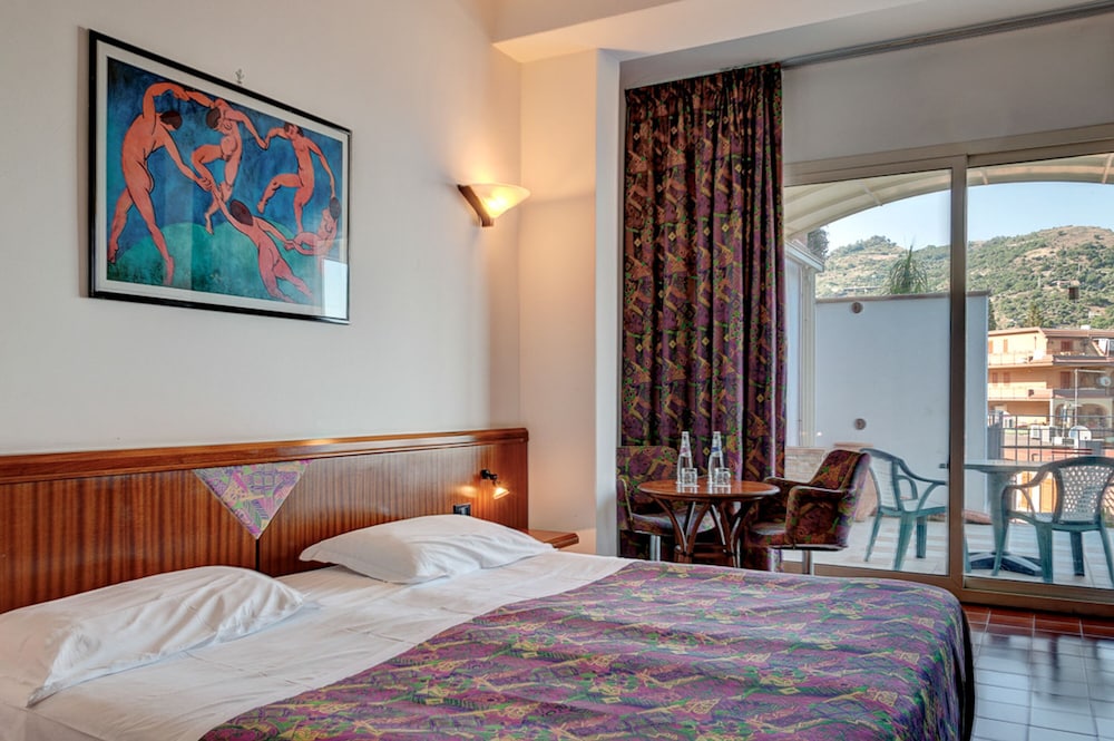Hotel Olimpo Le Terrazze — Hotel rooms in Letojanni, Sicily